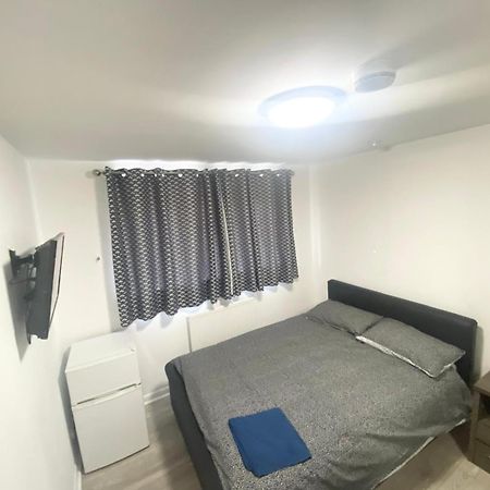 The Heathrow Lodge London Uk Harmondsworth Exteriör bild