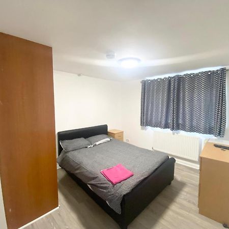 The Heathrow Lodge London Uk Harmondsworth Exteriör bild