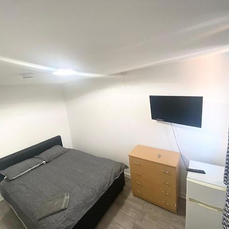 The Heathrow Lodge London Uk Harmondsworth Exteriör bild