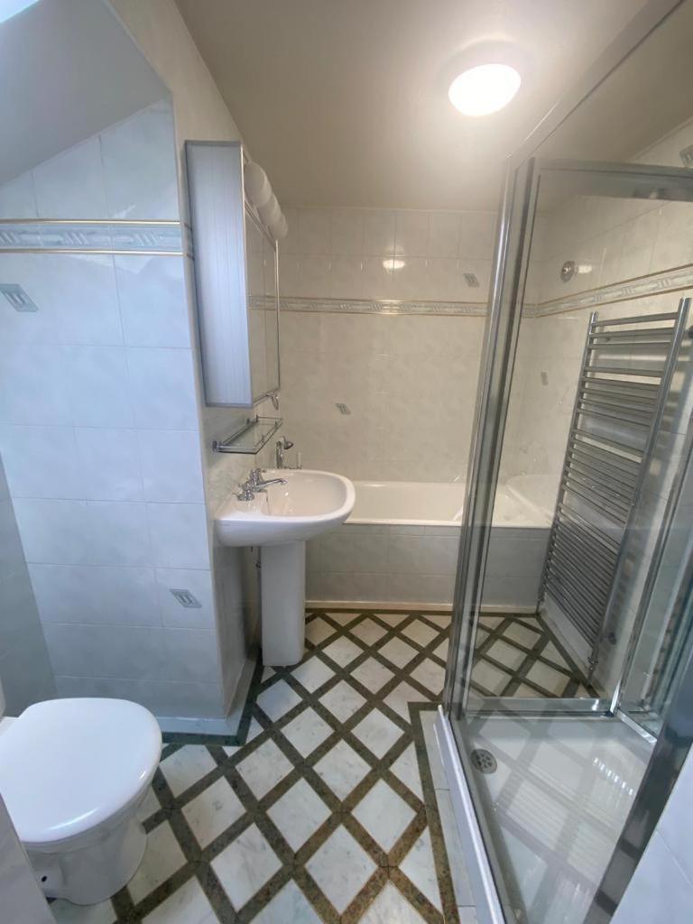 The Heathrow Lodge London Uk Harmondsworth Exteriör bild