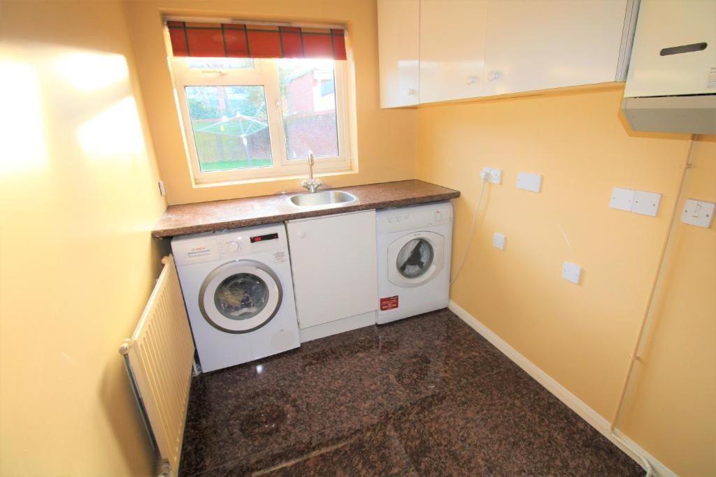 The Heathrow Lodge London Uk Harmondsworth Exteriör bild