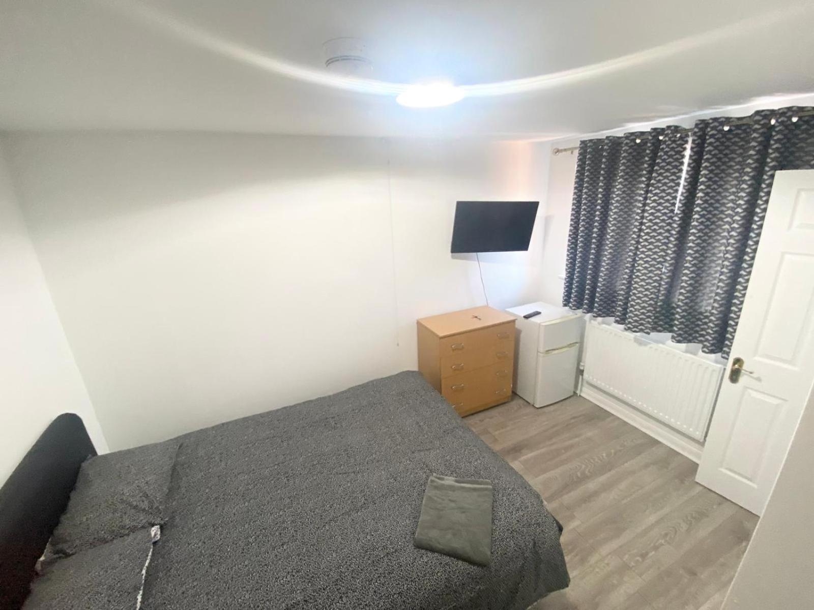 The Heathrow Lodge London Uk Harmondsworth Exteriör bild