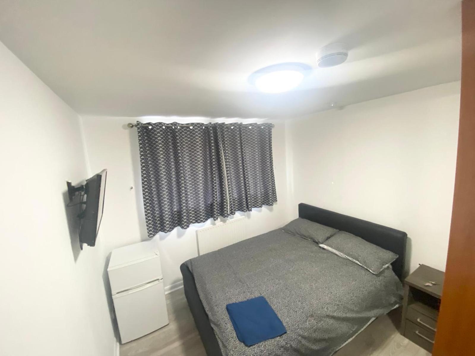 The Heathrow Lodge London Uk Harmondsworth Exteriör bild